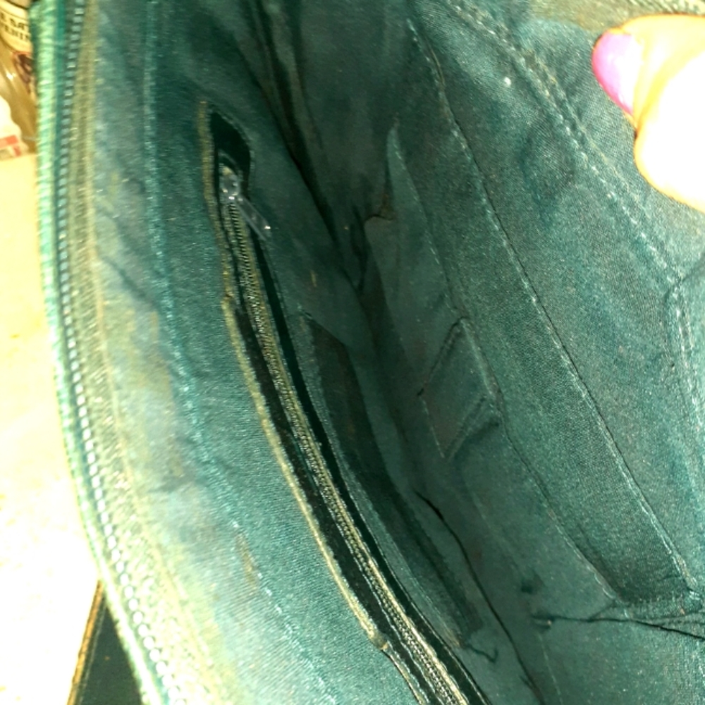 BEAUTIFUL BLACK PURSE LOTS OF ROOM